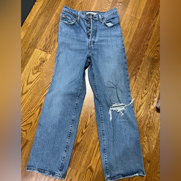 Levi’s Ribcage Straight - size 28 - Picture 1 of 5